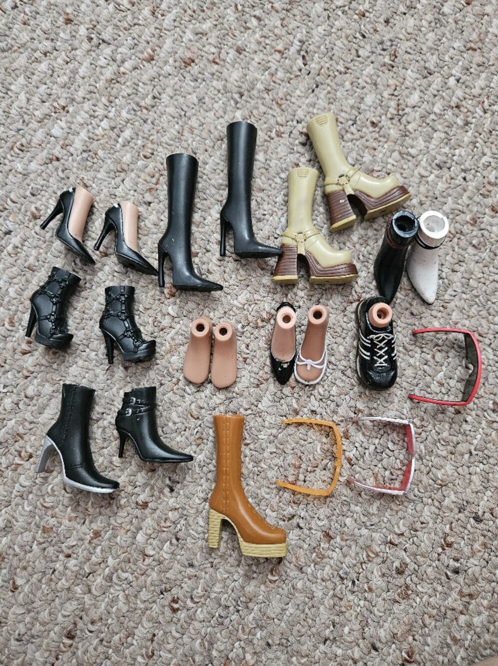 Bratz Doll Shoe/Sunglasses Lot